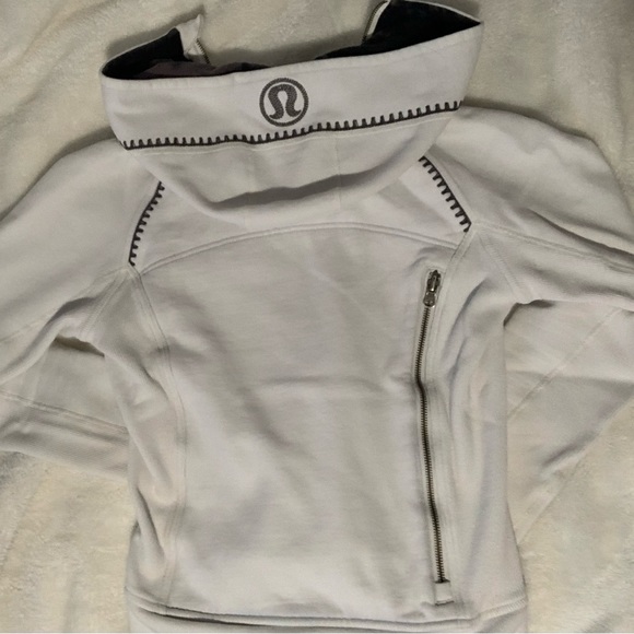 Lululemon jacket white trendy - Picture 4 of 8
